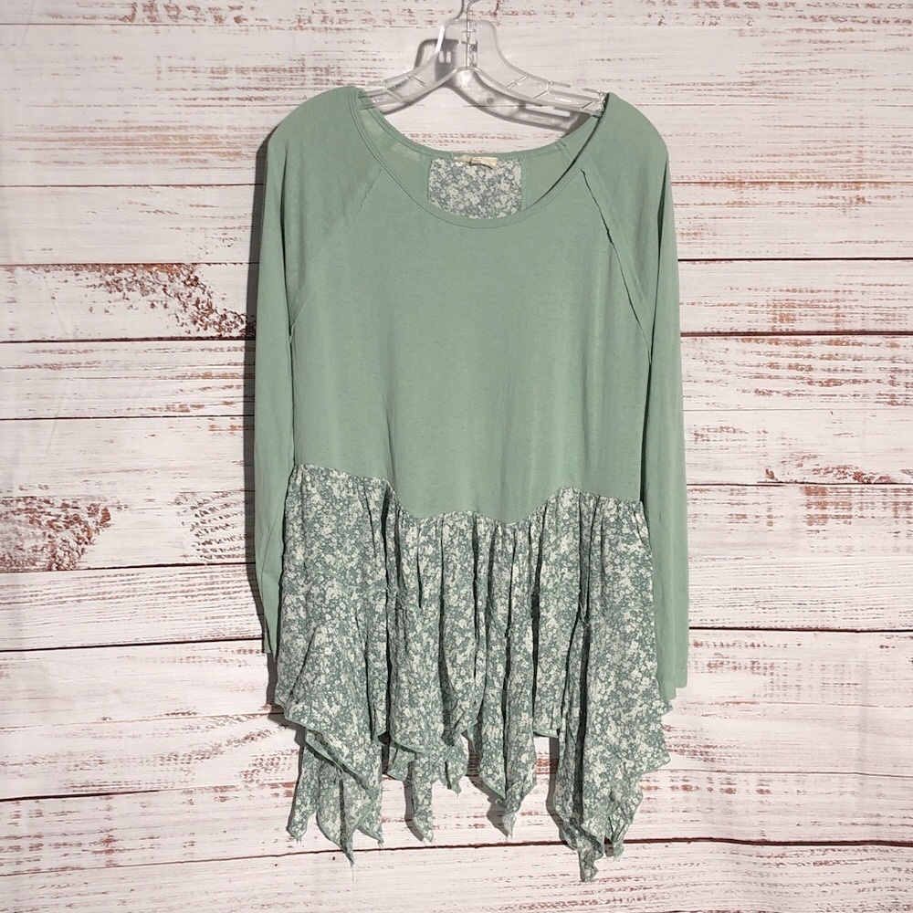 Easel Spring Floral Long Sleeve Top in Mint Pastel Green PTP 20” NWT